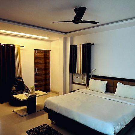 Hotel Pink Paradise Gorakhpur Zewnętrze zdjęcie